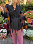 Zwarte wikkelblazer aila