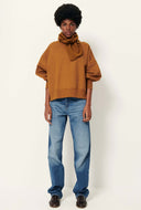 Bruine sweater isi