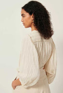 Ecrukleurige blouse a view