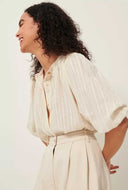 Ecrukleurige blouse a view
