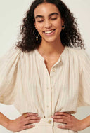 Ecrukleurige blouse a view