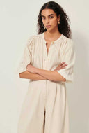 Ecrukleurige blouse a view
