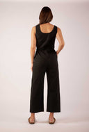 zwarte mouwloze jumpsuit rafflesia