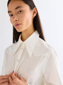 Witte blouse drama